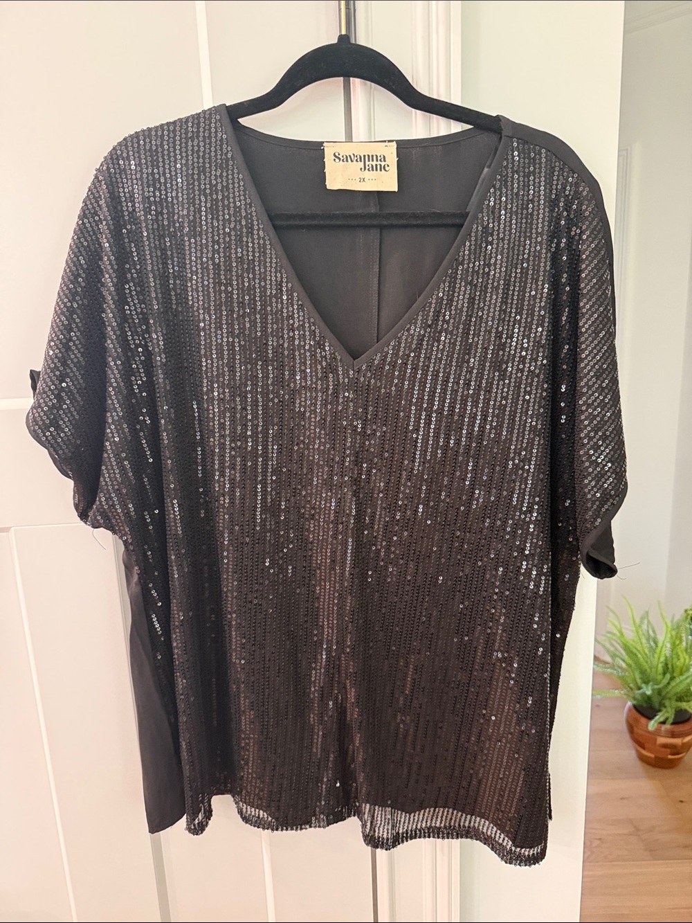 NWOT Savanna Jane Black Sequin V-Neck Short Sleeve Flowy Top
